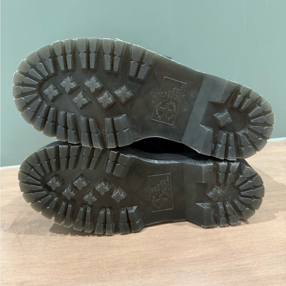 Dr. Martens MOLLY WOMEN'S LEATHER PLATFORM BOOTS - Picture 6 of 7